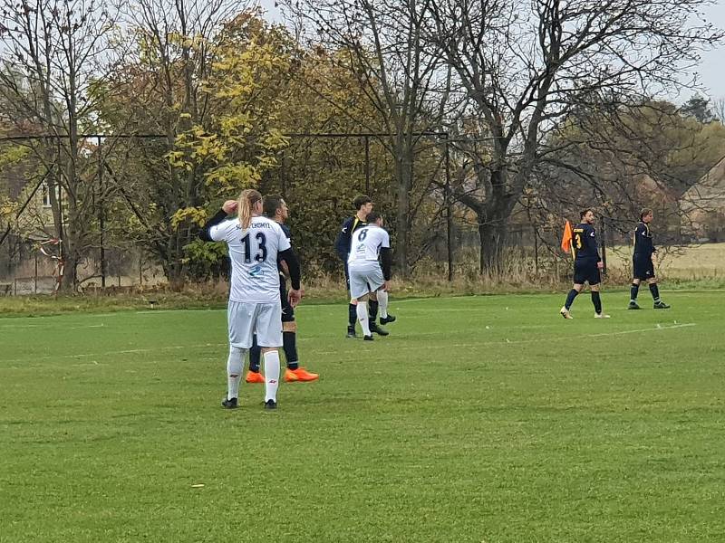 Další zápasy mají za sebou okresní fotbalové soutěže na Bruntásku. Na snímcích Chomýž, Brantice, Vrbno pod Pradědem a Stará Ves.