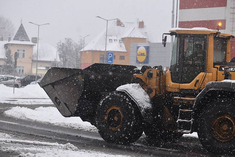 Díky nové aplikaci během víkendového sněžení mohli řidiči poprvé  sledovat pohyb vozidel zimní silniční údržby přímo v mapě.