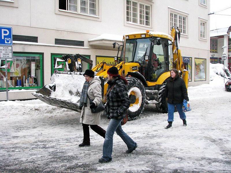 Přívaly sněhu potrápily i obyvatele Bruntálu.