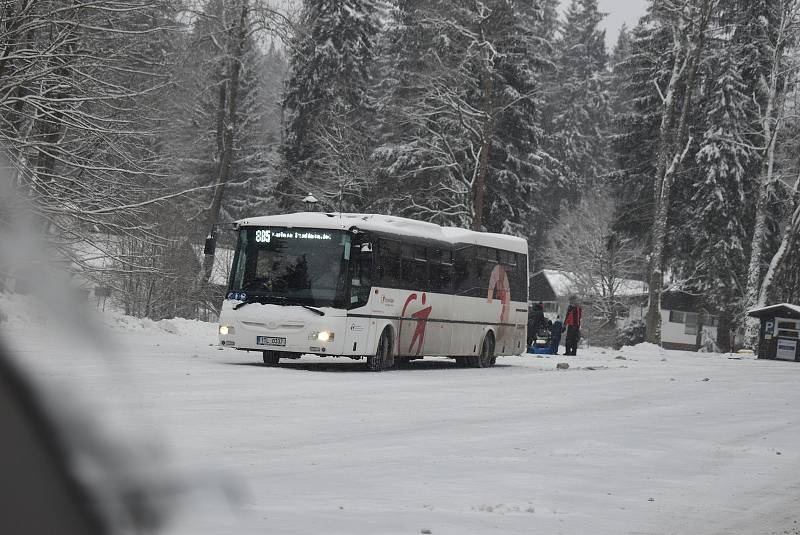 Silnice v Jeseníkách v neděli byly sjízdné, ale jen se zvýšenou opatrností.