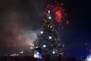 Rozsvícení vánočního stromečku spojené s ohňostrojem na krnovském náměstí 27.11.2022.