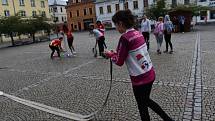 Sbor dobrovolných hasičů ze Starých Heřmínov na bruntálském náměstí propagoval hasičský sport a hlavně závody v běhu na šedesát metrů překážek  "O Zubatou žábu“.