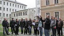 Brownfield trip představil zájemcům minulost i budoucnost krnovské Karnoly, kterou je provedl Michal Skalka. Pak pokračovali do Jindřichova a Osoblahy.