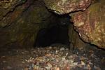 Vchody do  důlních děl v Suché Rudné byly ještě v devadesátých letech volně přístupné.  Pro lovce tajemných zážitků ideální místo pro hry na zlatokopy, horníky, jeskyňáře a dobrodruhy.