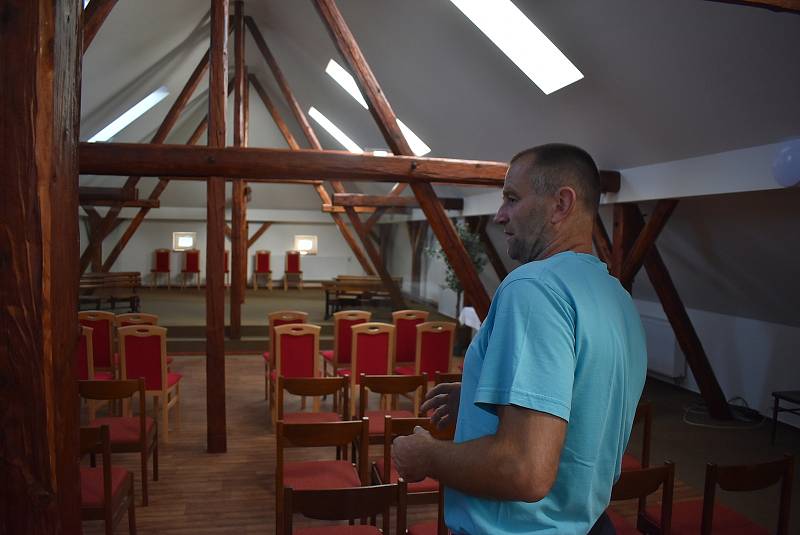 Starosta Třemešné Rostislav Kocián pozval návštěvu z Deníku na procházku obcí, protože obecní úřad  zrovna prochází rekonstrukcí.