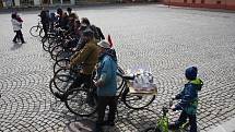 Jízda na starožitných kolech si našla fanoušky také v Krnově.