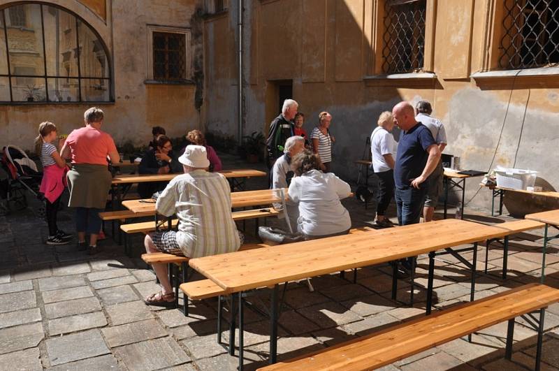 Pára baví seniory je název akce, při které občané Třemešné vyrazili parním vlakem  do Slezských Rudoltic.