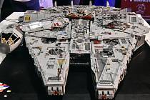 Model lodi Millenium Falcon - Radek Popík z Meziny na Bruntálsku představil 10. prosince 2019 v Pelhřimově model lodi Millenium Falcon známé s filmové ságy Hvězdné války, který vytvořil ze stavebnice Lego.