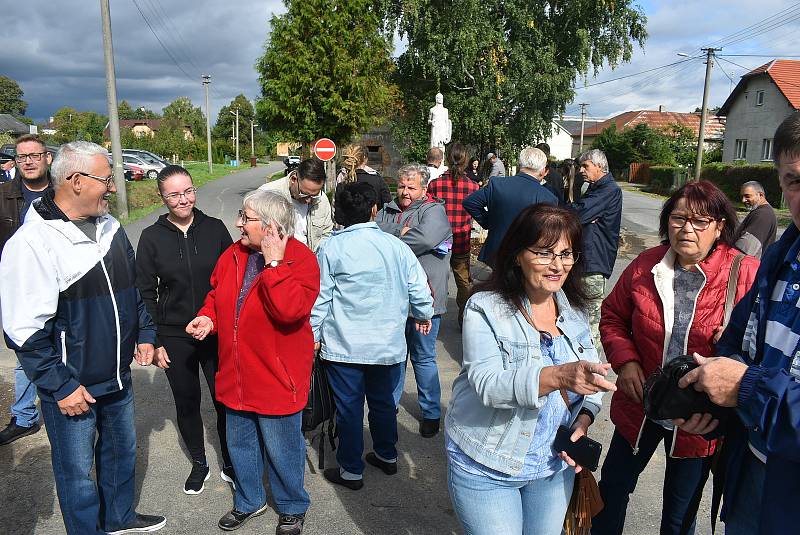 Hlinka přivítala návrat Rytíře. Dobrovolní hasiči připravili obřad žehnání praporu a oslavili 75 let od své jednotky. Vše uzavřela zábava Hlinka buduje, zpívá a tančí. Září 2021.