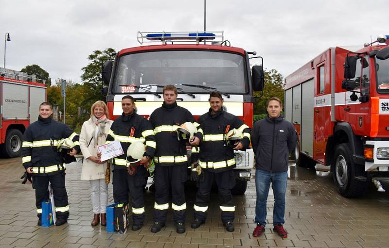 Dobrovolní hasiči z Vrbna pod Pradědem reprezentovali Moravskoslezský kraj v celorepublikové soutěži ve vyprošťování  osob z vraku auta. Foto: Andrea Martínková