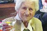 Berta Burešová už sto let slaví narozeniny ve stejný den jako T.G.Masaryk. Na oslavě v krnovské restauraci u Halfarů paní Burešová s čerstvou stovkou na krku zavzpomínala, jak jí T.G. Masaryk jako osmileté školačce podal ruku.