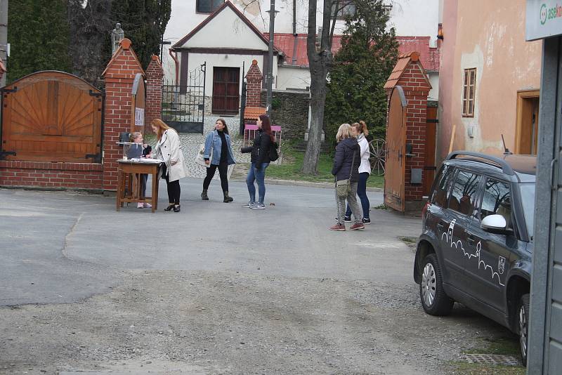 Úvalno má vedle Rychty také rychtářovu Stodolu. Obvykle slouží jako recyklační dvůr, ale může se snadno změnit v kulturní centrum.