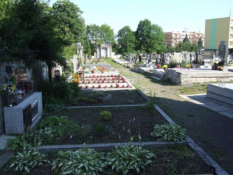 Hřbitov v Horním Benešově na Masarykově ulici.
