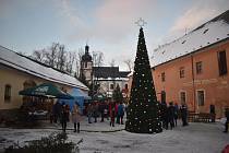 Do Úvalna dorazily davy lidí na vánoční trhy a také prohlédnout si prostor, který vznikl propojením Rychty, Nové Rychty, Stodoly a nádvoří mezi nimi. 11. 12. 2023