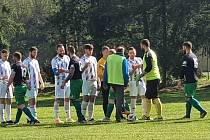 Dalšími  zápasy pokračovaly okresní fotbalové soutěže na Bruntálsku. V Holčovicích došlo i na pyro.