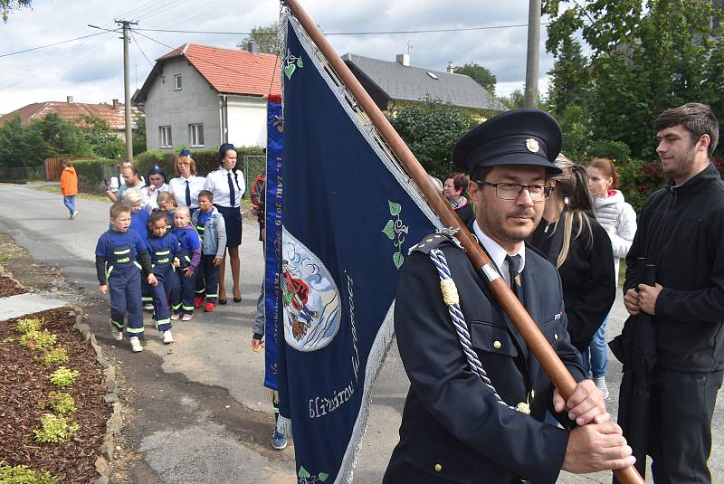 Hlinka přivítala návrat Rytíře. Dobrovolní hasiči připravili obřad žehnání praporu a oslavili 75 let od své jednotky. Vše uzavřela zábava Hlinka buduje, zpívá a tančí. Září 2021.