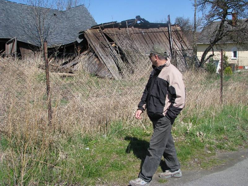 Havarijní stav objektu v Kostelci je tak závažný, že zřejmě existuje jediné východisko – demolice.