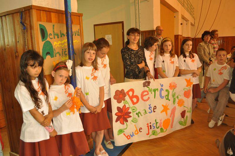 Základní škola na Dvořákově okruhu v Krnově vybrala svou školní Miss 2012. Slavnostní akce se konala v rámci oslav Dětského dne. 