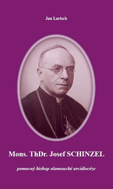 Biskup Josef Schinzel je pochován v rodném Krasově. Autor publikace Jan Larisch se nesmířil s tím, aby odkaz osobností německé katolické komunity upadl v zapomnění.