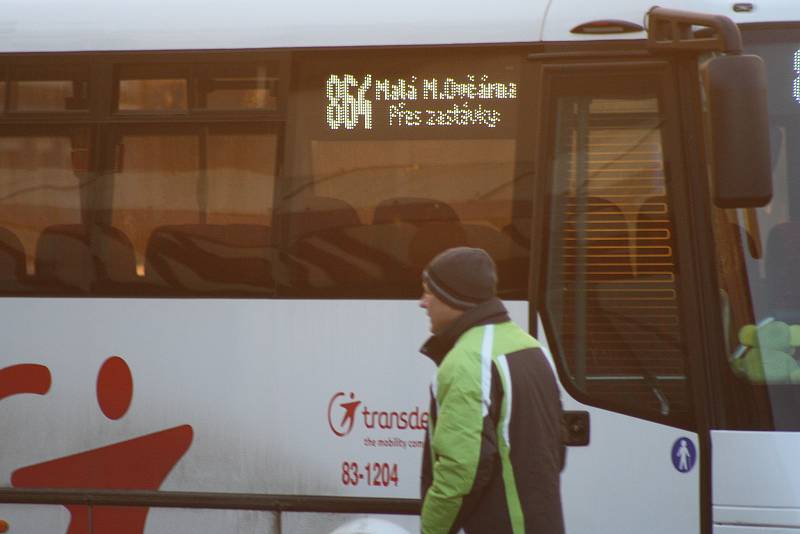 Autobusy Transdev v úseku z Hvězdy na Ovčárnu posílily víkendové a poslední odpolední spoje. Co dál? Nejspíš místenkový systém.