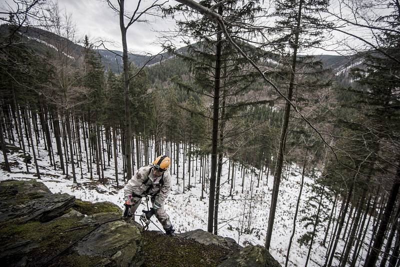 Druhým dnem pokračovalo 26. ledna armádní klání tříčlenných družstev Winter Survival v pohoří Hrubého Jeseníku, kterého se účastní 60 vojáků z ČR i zahraničí.