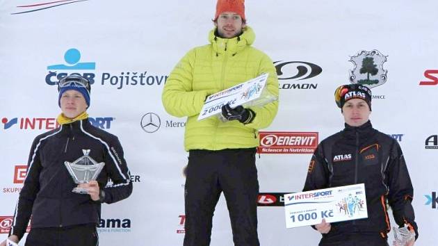 Michal Kautz (vpravo) doběhl na Jilemnické pětadvacítce třetí a vede českou Skitour polovičních tratí.