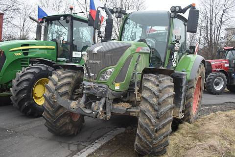 Čeští a polští zemědělci s traktory se setkali na hraničním přechodu Krnov - Glubczyce. Jejich protest nebyl blokádou dopravy, ale demonstrací solidarity a společných zájmů. 22. února 2024