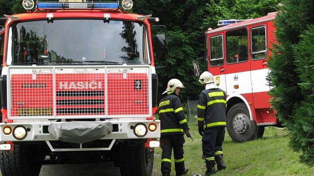 Linhartovský Zámek se stal dějištěm cvičení českých a polských hasičů.