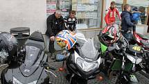 Benzín voněl a motory burácely o víkendu v centru Bruntálu, kam se sjeli motorkáři, aby společně oficiálně zahájili letošní jezdeckou sezonu.