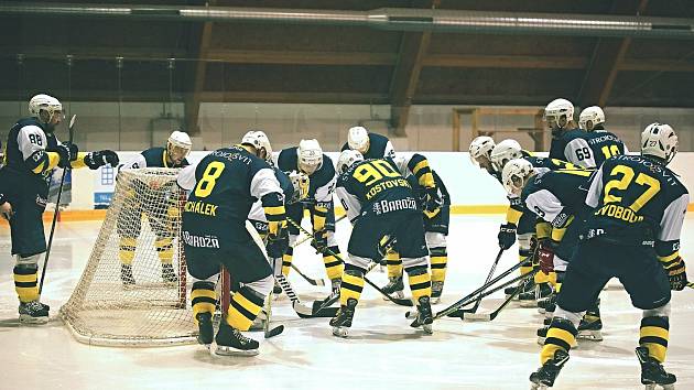 Zápas krajské hokejové ligy Rožnov pod Radhoštěm - Krnov 3:4.
