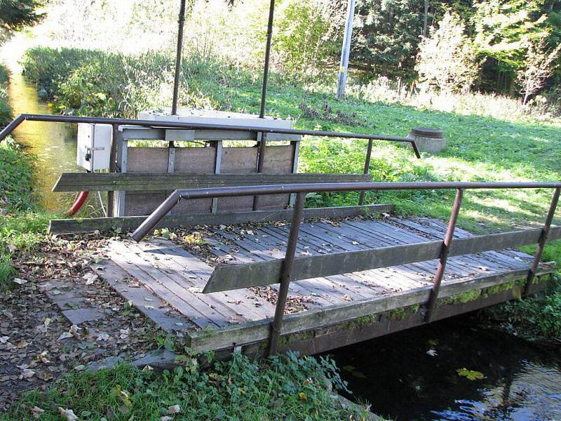 Turisté mohou zhlédnout turbíny Haag a Jonval z Müllerova brusu na dřevo, zvaného Rote Papierfabrik. 