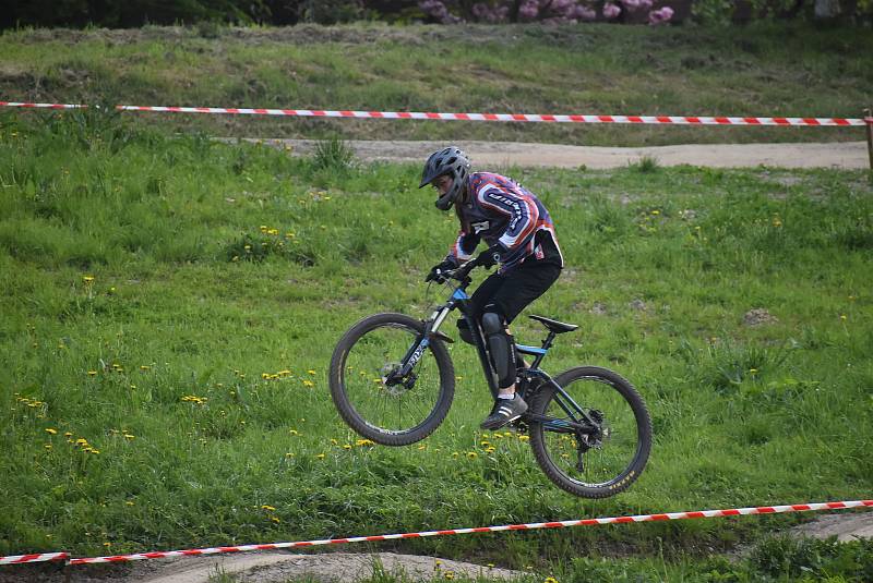 Bikepark Kopřivná v Jeseníkách pojal zahájení sezony jako zábavnou show pro celou rodinu.