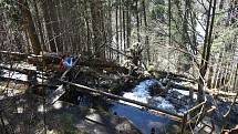 Udělejte si někdy výlet kolem náhonu, který přivádí vodu pro umělý vodopád v Karlově Studánce.