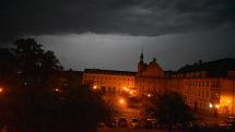 30. červena 2021, bouřka dorazila do Krnova až po půlnoci.