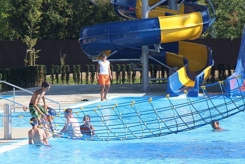 Krnovské koupaliště muselo kvůli poruše uzavřít tobogán. Má sice o atrakci méně, ale zase je vstupné levnější.