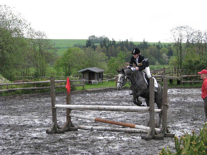 První ročník mistrovství ve všestrannosti pro děti na pony v jezdeckém areálu Amír v Rudné pod Pradědem.