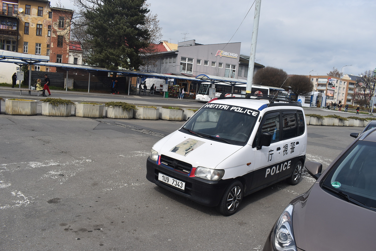 Výzva Hentai policie v Krnově: „Ukaž kalhotky!“ Populární vůz nešlo  přehlédnout - Karvinský a havířovský deník