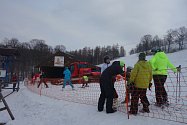 Lyžařský areál Vraclávek vyhledávají lyžaři z Krnovska a Opavska, především rodiny s dětmi. Funguje zde půjčovna lyží, lyžařská škola, restaurace.