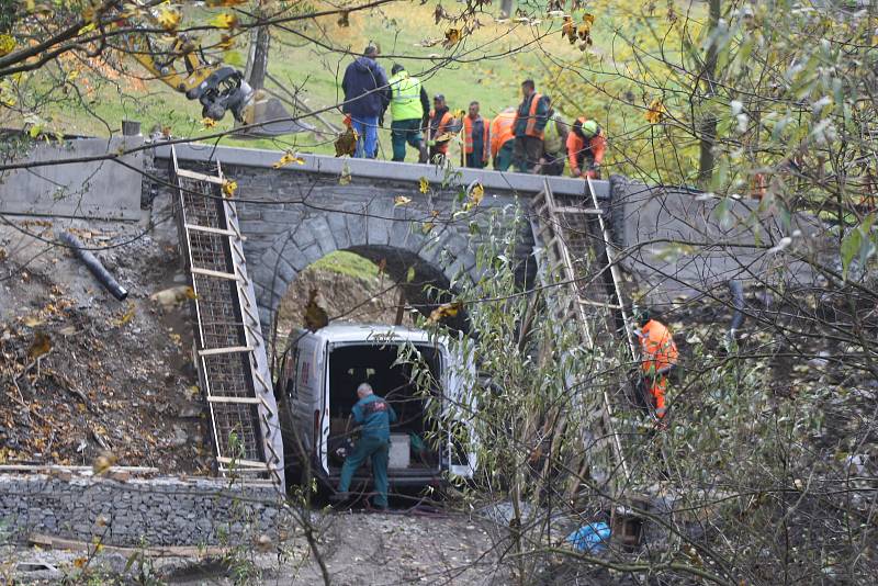 Trať z Bruntálu do Malé Morávky už má za sebou opravy železničního svršku, železničních přejezdů, mostů a propustků.