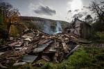 V Nových Heřminovech pokračuje demolice vykoupených domů. Jedná se o další etapu příprav na stavbu přehrady.