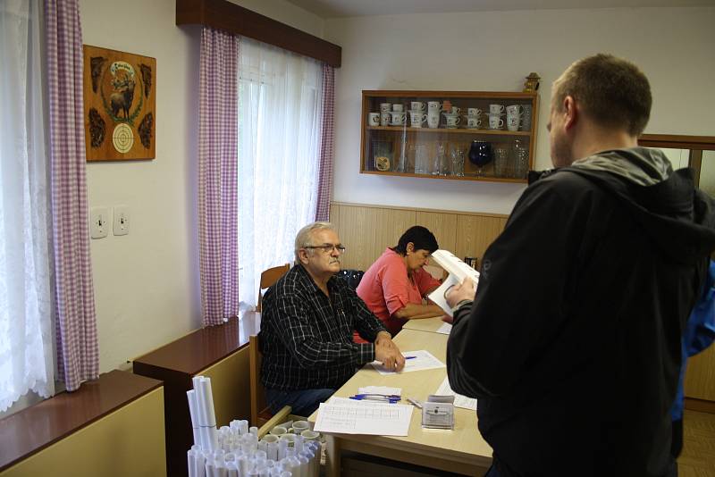 Střílení pod dohledem zkušených instruktorů si v Krnově mohly v sobotu vyzkoušet dospělí bez zbrojního průkazu i děti.