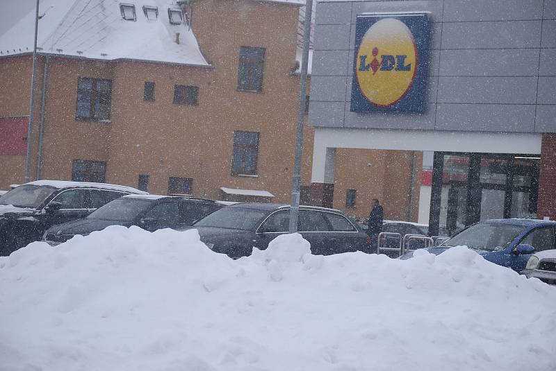 Díky nové aplikaci během víkendového sněžení mohli řidiči poprvé  sledovat pohyb vozidel zimní silniční údržby přímo v mapě.