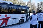 Cesta autobusem z Hvězdy na Ovčárnu v zimě. Ilustrační foto.