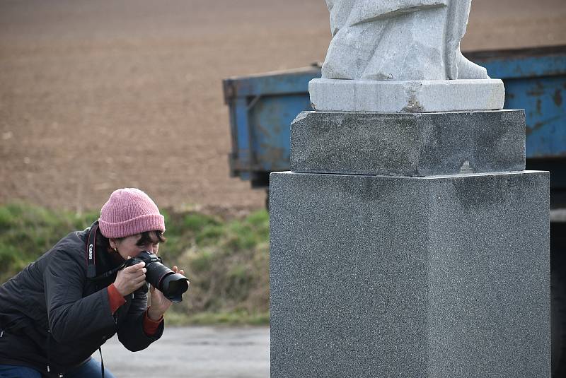 Manžele Aleše a Alenu Sýkorovi ze Studia Láryšov většinou potkáte ověšené fotoaparáty a kamerami.