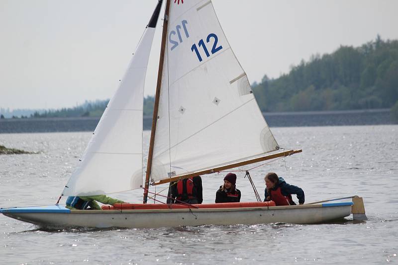 Na Slezské Hartě proběhl 25. ročník skautského mistrovství ČR v jachtingu závod Skare 2019. Je to skautská regata, každoroční jachtařský závod vodních skautů, pořádaný od roku 1994. O bezpečnost závodníků na vodě dbala bruntálská Vodní záchranná služba.