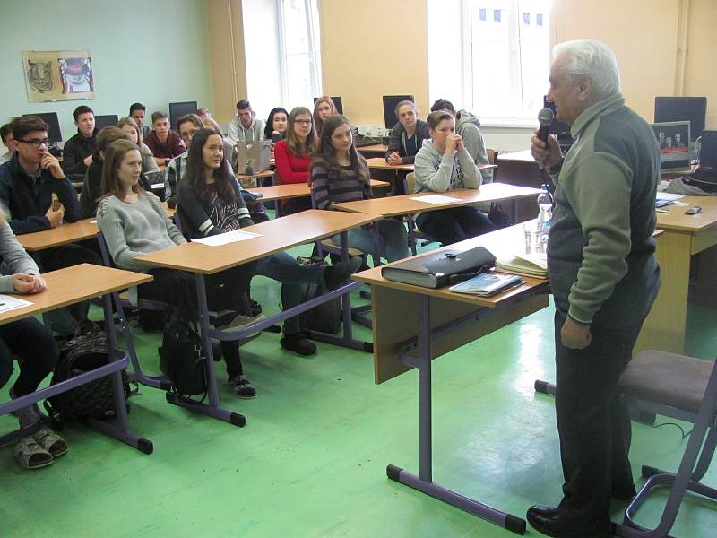 Historik, spisovatel, kronikář, pedagog a spolupracovník Deníku Vladimír Blucha patřil k nejvýznamnějším osobnostem poválečného Krnova.