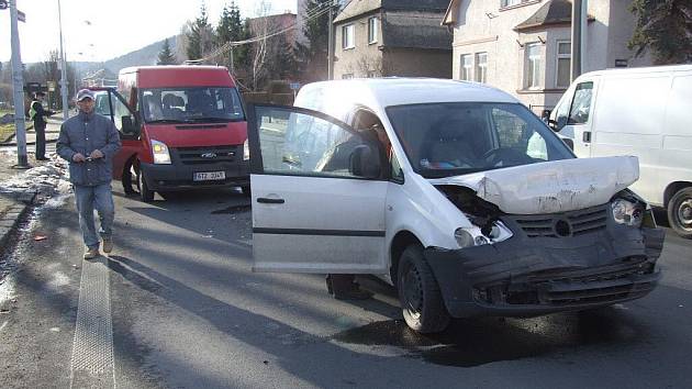 Způsobená dopravní nehoda je jednou z možností, jak nastřádat černé body v bodovém hodnocení řidiče. Tento střet se před nedávnem přihodil na Bruntálské ulici v Krnově. 
