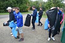 Krnované mohou být hrdí na hráče FK Krnov. Fotbalisté se zapojili se do úklidu odpadků v lese, aby šli ostatním příkladem.