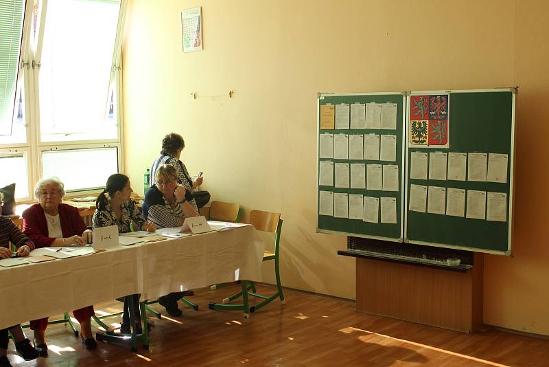 Volební místnost na Základní škole v Cihelní ulici v Bruntále.