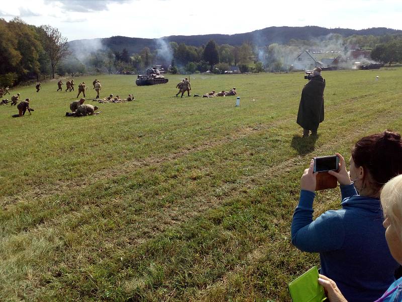 Rekonstrukce válečných operací na Osoblažsku přilákala do Liptaně přes dva tisíce diváků. Byli zvědaví především na tank T-34 a sovětskou stíhačku Jakovlev JAK-3.